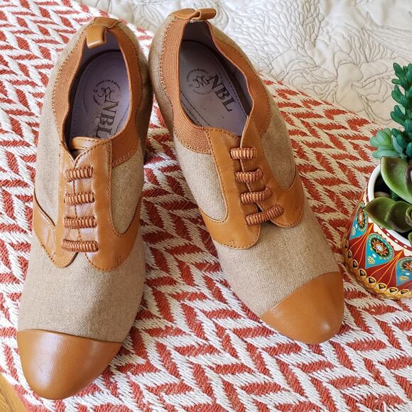 Johnston & Murphy Tan Canvas Leather Oxford Block Heel Booties 7 | Vintage Style - Picture 2 of 7